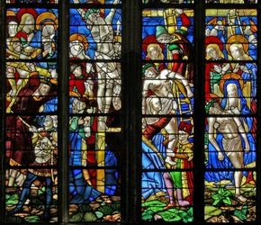 Raam w51 met de Via Crucis, de Kruisiging, Afneming en Pieta