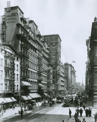 Broadway kijkend naar het noorden vanaf Bond Street, New York City