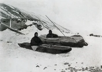 De Twee Kajaks Aan Land, ca. 1911, 1913