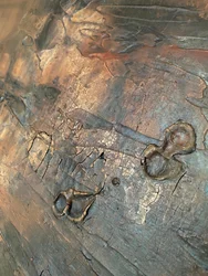 Gebarsten bronzen patina