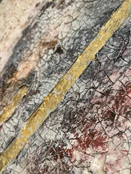 Goudkleurige, gebarsten textuur