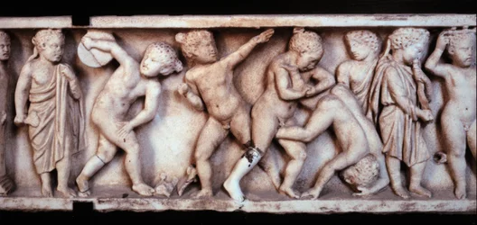 Galloromeinse kunst: marmeren fries van een sarcofaag met spelende kinderen. Parijs, Louvre Museum