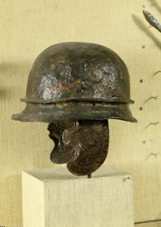 Helm met wangbeschermers, uit Alesia, Tène III