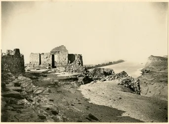 Tempelruïnes, met de Nijl op de achtergrond, Qasr Ibrim, Egypte, foto door Georg Steindorff, ca. 1930
