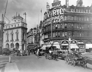Piccadilly Circus, City of Westminster, Londen, begin 20e eeuw