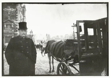 Paarden met rijtuig op het Leidseplein in Amsterdam