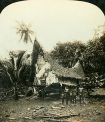 Een inheemse hut, Sariba, Brits Nieuw-Guinea, ca. 1909