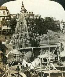 Tempels aan de oevers van de Ganges, Benares, India, ca. 1909