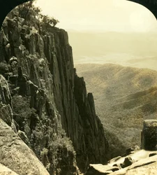 De Noordzijde van de Kloof, Buffalo Ranges, Victoria, Australië, c1909