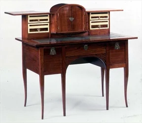 Bureau met messing inleg en beslag