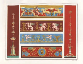 Kandelaar (links) uit het Casa del Panettiere of Huis van de Bakker, kandelaar (rechts) en fries (boven) uit Huis van Caecilius Iucundus, arabesken met griffioenen uit Casa dei Dioscuri of Huis van Castor en Pollux, en ornamenten