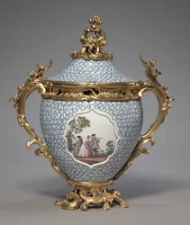 Gedekte vaas, vervaardigd door Meissen Porselein Fabriek, Duitsland, 1749