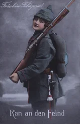 Duits meisje in militair uniform (ingekleurde foto)