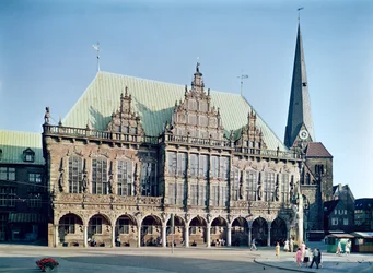 Zicht op het stadhuis, gebouwd 1405-09