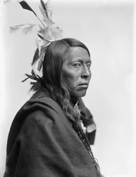 Sioux-hoofdman Flying Hawk, ca. 1900