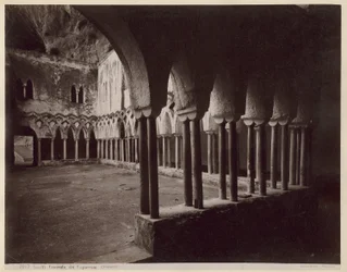 Amalfi, kapucijnenklooster. Kloostergang