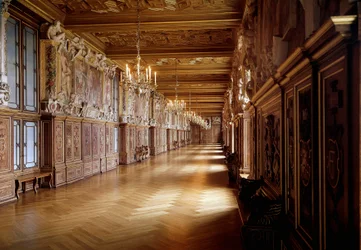 Renaissance architectuur: uitzicht op de galerij van François I in het kasteel van Fontainebleau gemaakt door Rosso Fiorentino met de samenwerking van Primaticcio vanaf 1523. Seine en Marne