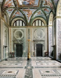 De loggia van Amor en Psyche, westzijde van Villa la Farnesina, begane grond. Ca. 1517