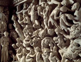Detail van de reliëfs van de stoel door Giovanni Pisano: de verdoemden (detail)