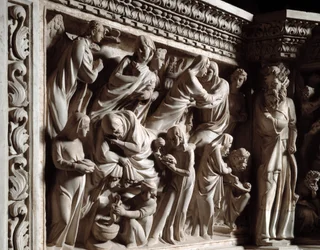 Detail van de reliëfs van de Stoel gemaakt door Giovanni Pisano (1248-1314): de annunciatie, de visitatie en de geboorte van Johannes de Doper