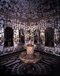 Hoek van de Salon Chino (Chinese Kamer) volledig uitgevoerd in porselein, 1769