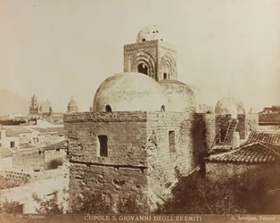 Kerk van San Giovanni degli Eremiti in Palermo, detail van de koepels