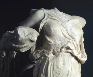 Acroteriale figuur, sculptuur van Asclepius-tempel, Epidaurus, Griekenland, Griekse beschaving, 4e eeuw v.Chr.