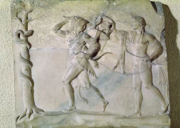 Tablet die Hercules toont die de Delphische drievoet voor Apollo wegdraagt (marmer)