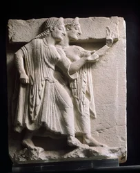 Metope met dansers, reliëf van oude thesaurus, Campania, Italië 5e eeuw v.Chr.