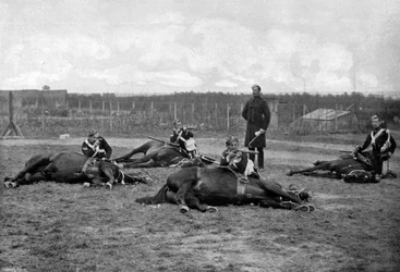 Een groep van de 4e Queens Own Hussars in een gevecht te voet, 1896