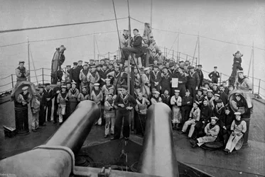 Enkele bemanningsleden van het eerste-klas slagschip HMS Sans Pareil