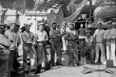 Enkele stokers van het slagschip HMS Camperdown, 1896