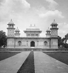 Itmad-Ud-Daulahs Graf, Agra, India, begin 20e eeuw