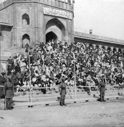 Toeschouwers bij Jumma Masjid, Bangalore, India, 1900s