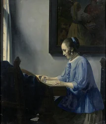 Vrouw leest muziek
