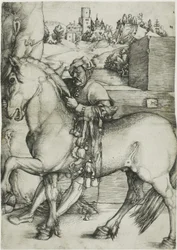 Een stalknecht die een paard opzadelt