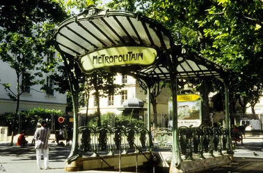 Metrostation Abbesses in Parijs, Frankrijk