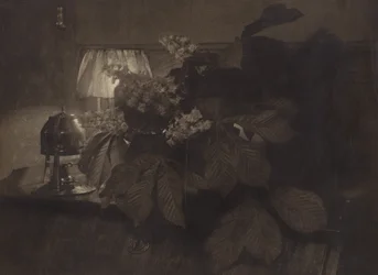 [Stilleven met paardekastanjebloemen, lamp en kruik].