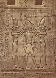 Edfu, kroning van de koning door de godinnen