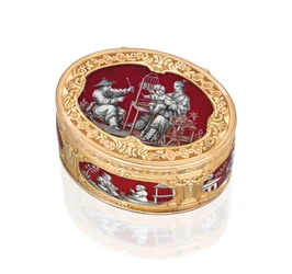 Een Louis XV veelkleurige snuifdoos, 1761/62