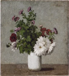 Bloemstilleven: herfstchrysanten in een witte vaas