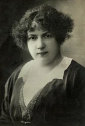 Portret van Mme Adolphe Brisson dit Yvonne Sarcey (foto)