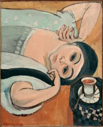 Laurette met een kopje koffie