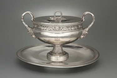 Gedekte terrine met dienblad, 1798-1809