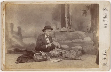 "Dominic Parsons op jacht naar fossielen", ca. 1896 (foto)