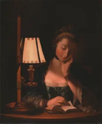 Vrouw die leest bij een papieren lampenkap
