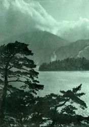 Naderende Storm op Lake Motosu