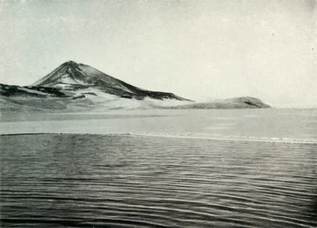 Hut Point en Observation Hill, ca. 1910-1913, 1913