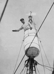 Luitenant Evans in het kraaiennest, ca. 1910-1913, 1913