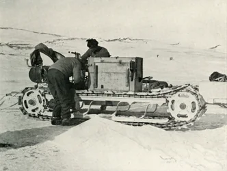 Een van de motorsledes, 1911, 1913